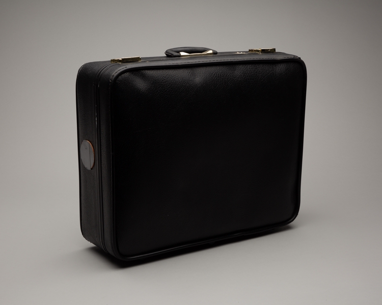 Image: flight officer suitcase: United Airlines