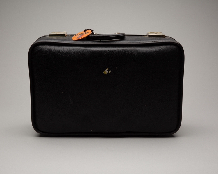 Image: flight officer suitcase: United Airlines