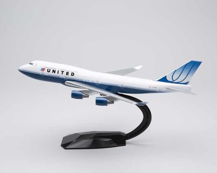 Image: model airplane: United Airlines, Boeing 747-400