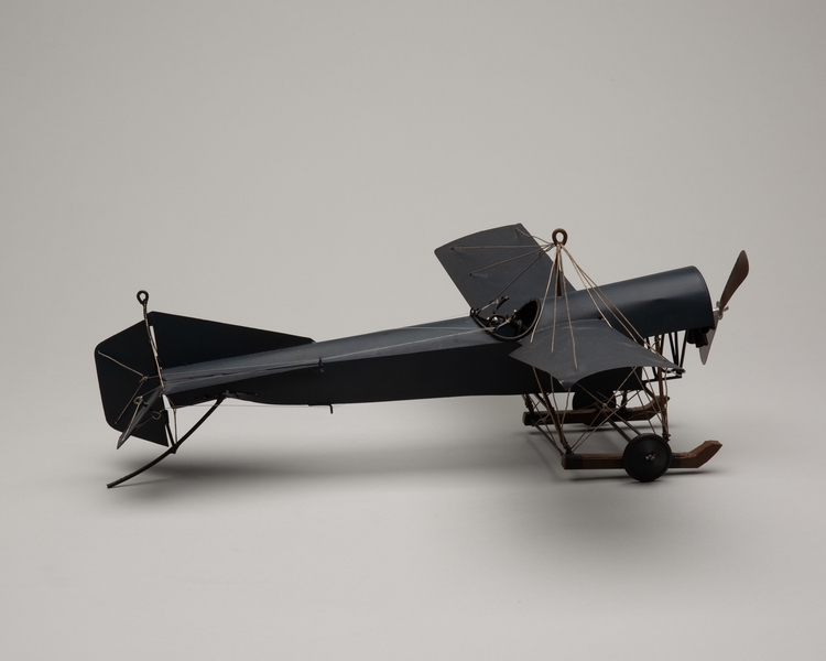Image: model airplane: high-wing monoplane