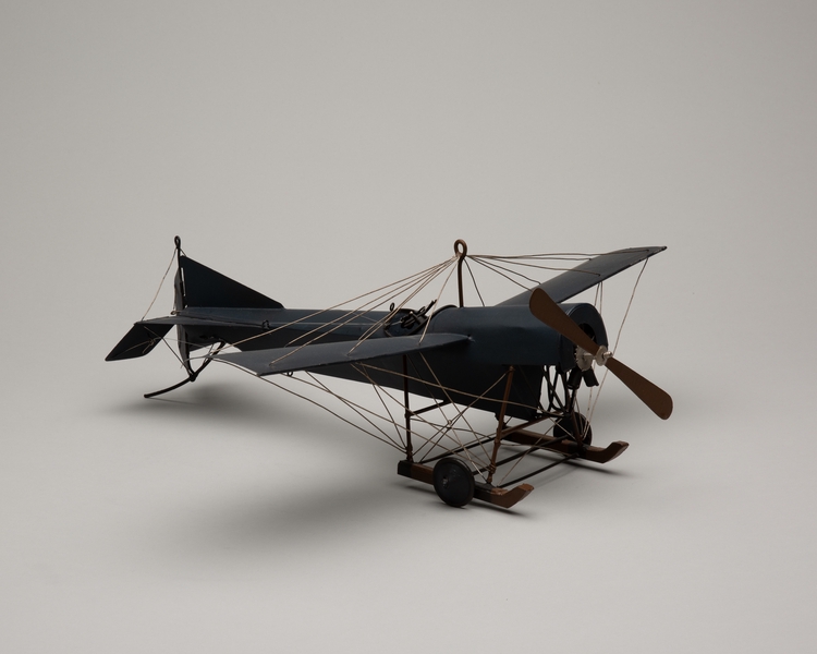 Image: model airplane: high-wing monoplane