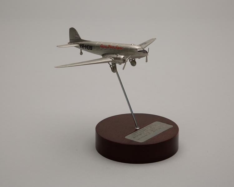 Image: model airplane: Cathay Pacific Airways, Douglas DC-3