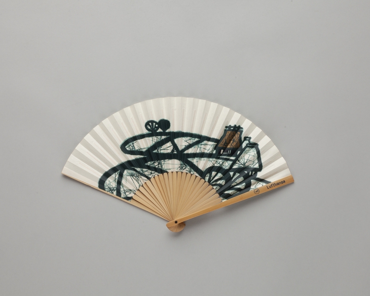 Image: folding fan: Lufthansa