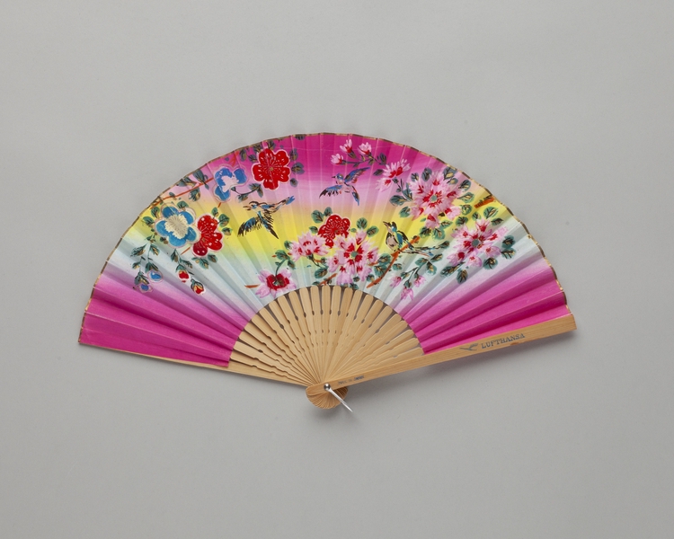 Image: folding fan: Lufthansa