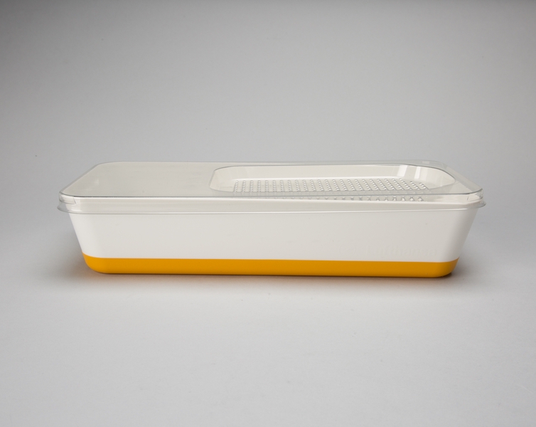 Image: entree dish with lid: Lufthansa