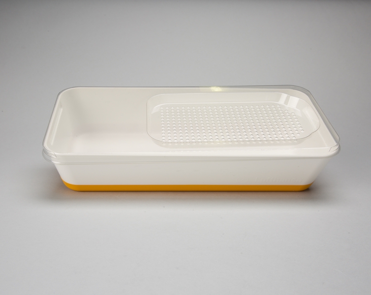 Image: entree dish with lid: Lufthansa