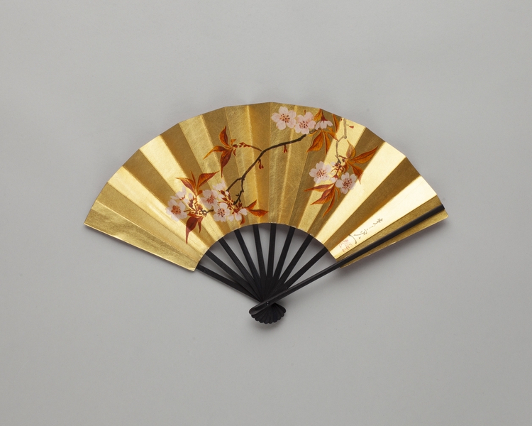 Image: folding fan: Japan Air Lines