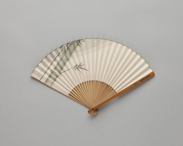 Image: folding fan: Lufthansa