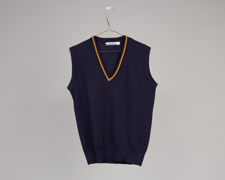 Image: flight attendant sweater vest (male): United Airlines