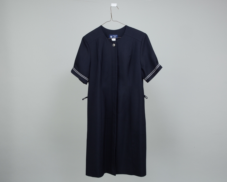 Image: ticket agent dress: American Airlines