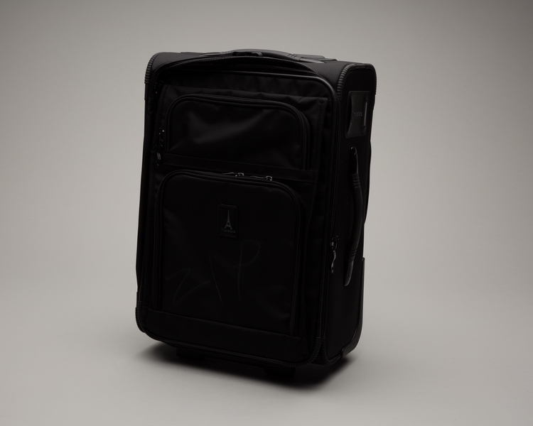 Image: flight attendant suitcase: United Airlines