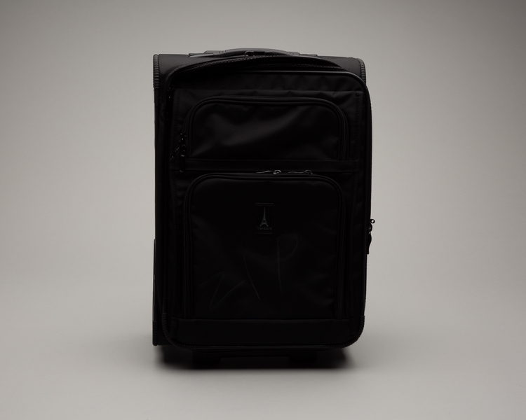 Image: flight attendant suitcase: United Airlines