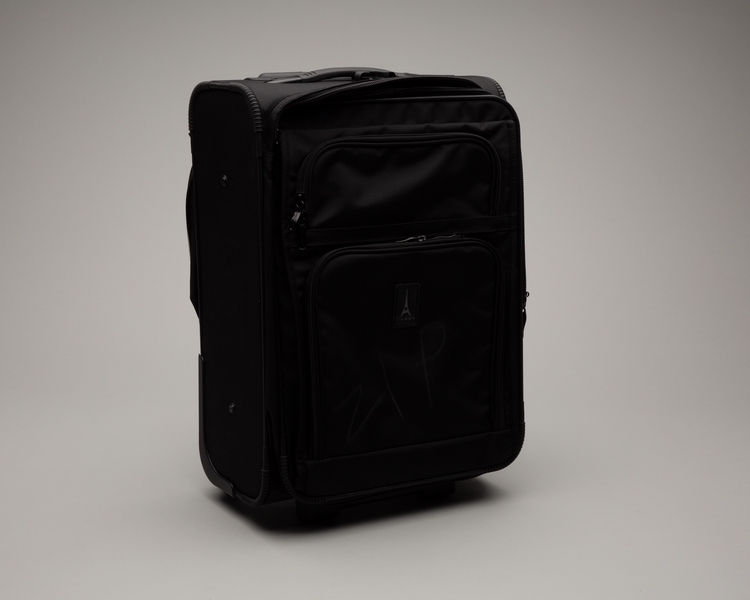 Image: flight attendant suitcase: United Airlines