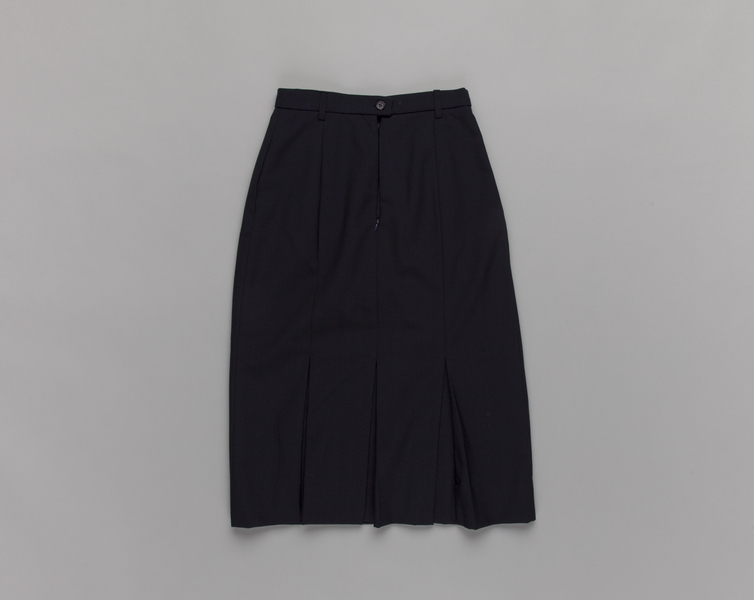 Image: flight attendant skirt: United Airlines