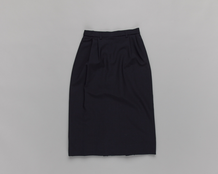 Image: flight attendant skirt: United Airlines
