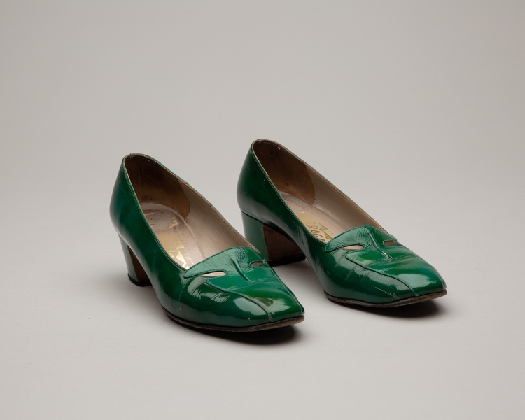 Image: flight attendant shoes: Braniff International
