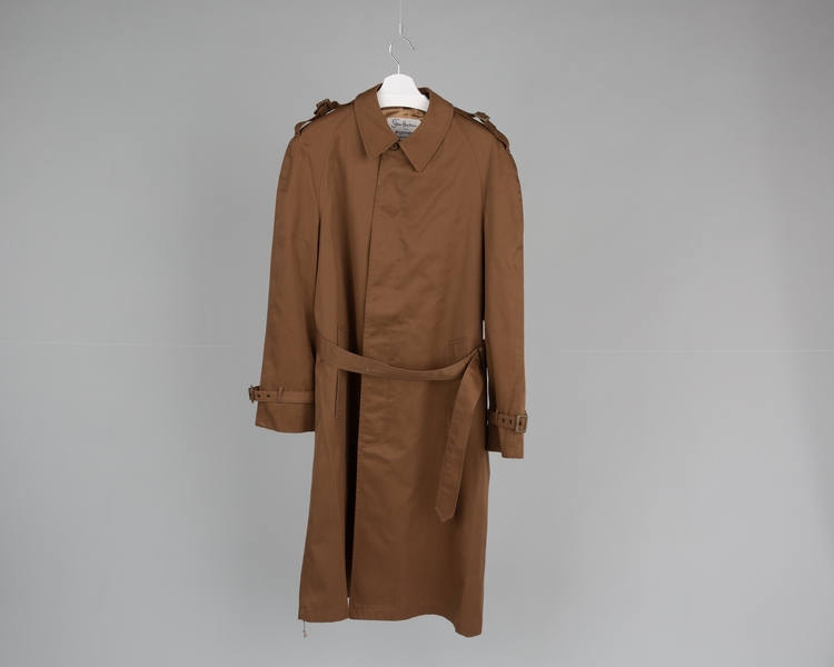 Image: flight attendant overcoat (male): United Airlines
