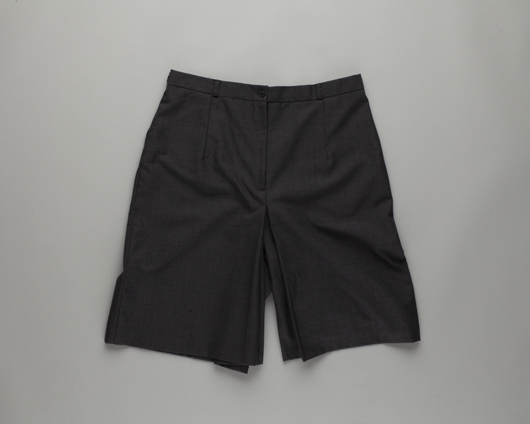 Image: flight attendant shorts: Delta Air Lines