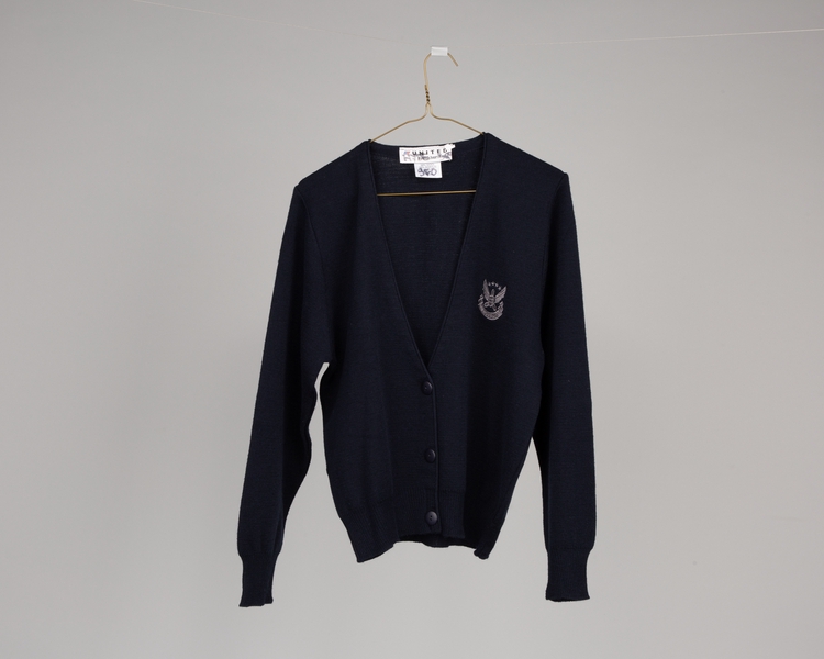 Image: flight attendant sweater: United Airlines