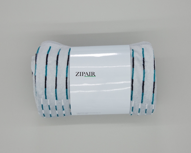 Image: blanket: ZIPAIR