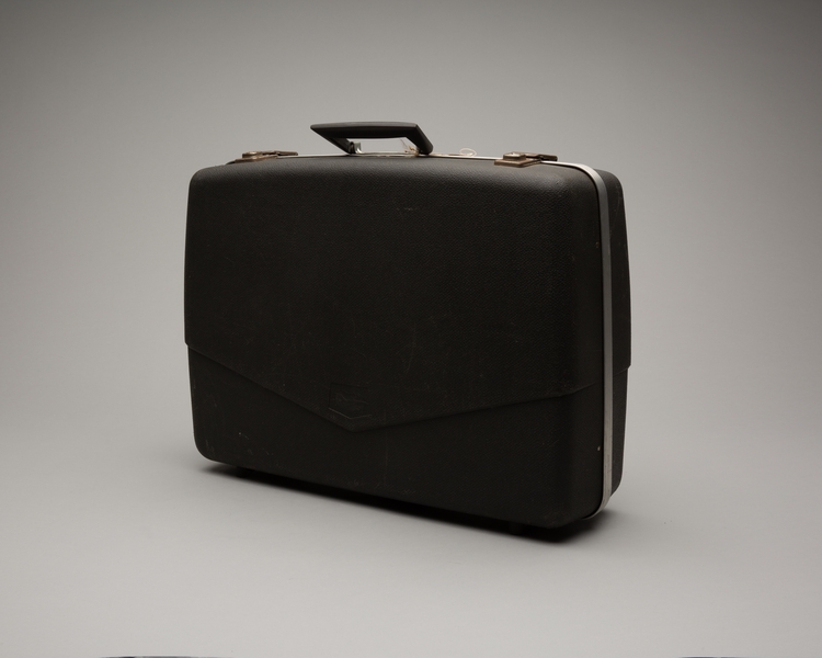 Image: stewardess suitcase: Braniff International