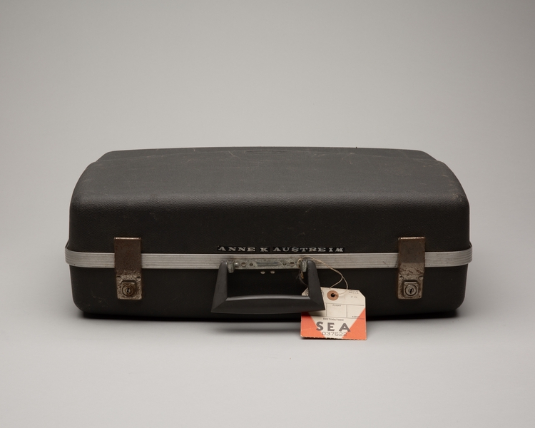 Image: stewardess suitcase: Braniff International