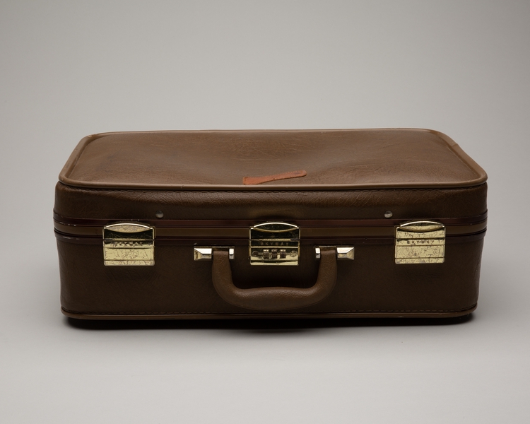 Image: flight attendant suitcase: United Airlines