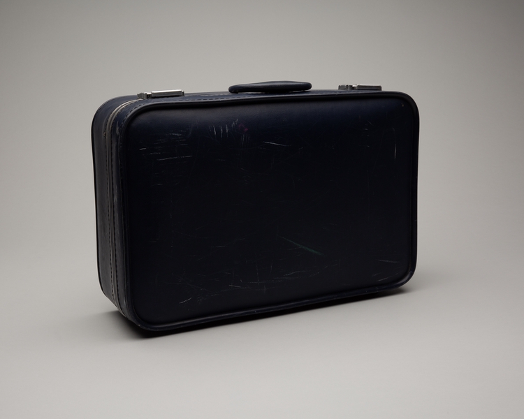 Image: flight attendant suitcase: United Air Lines