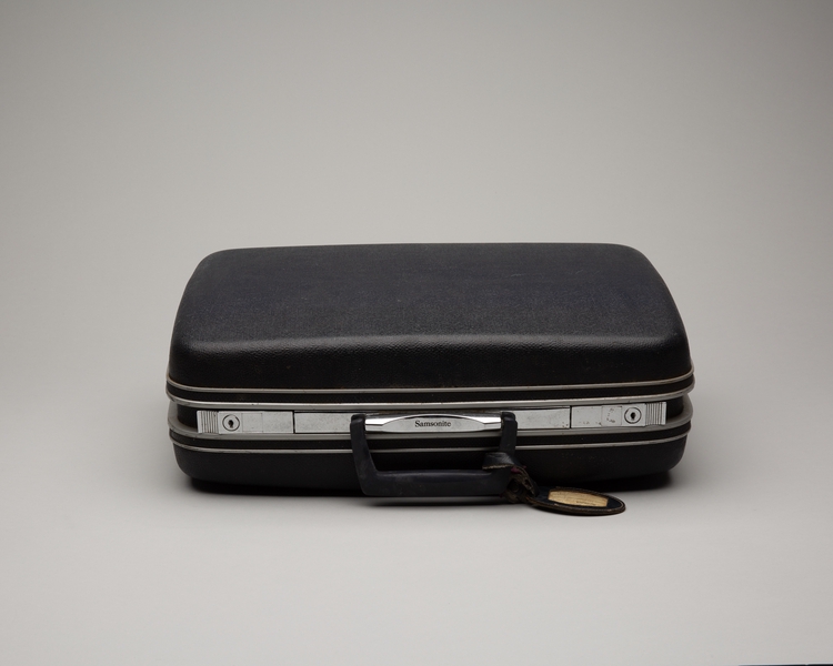 Image: flight attendant suitcase: Samsonite, United Air Lines