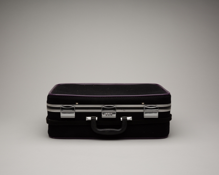 Image: stewardess suitcase: Pacific Southwest Airlines (PSA)