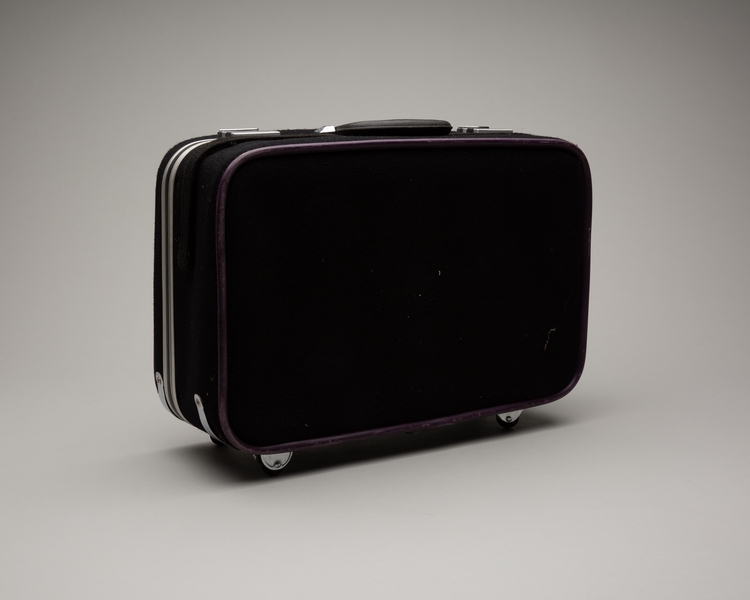 Image: stewardess suitcase: Pacific Southwest Airlines (PSA)