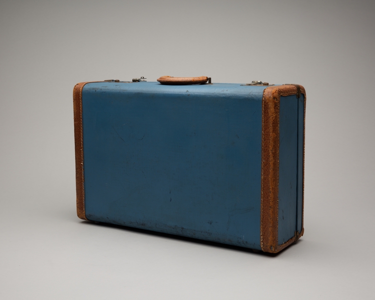 Image: flight crew suitcase: United Air Lines