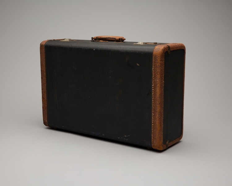 Image: flight crew suitcase: United Air Lines