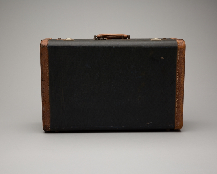 Image: flight crew suitcase: United Air Lines