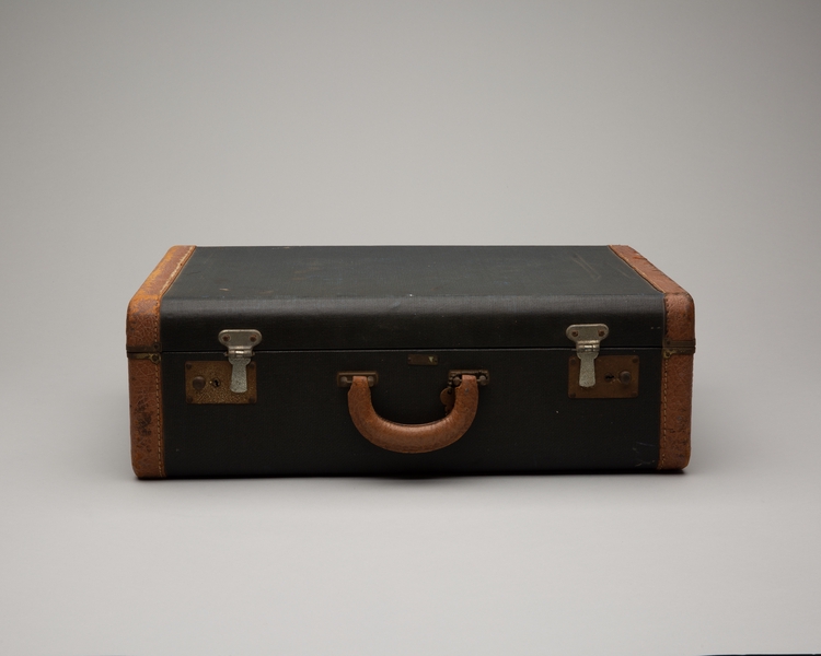Image: flight crew suitcase: United Air Lines
