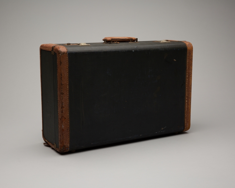 Image: flight crew suitcase: United Air Lines