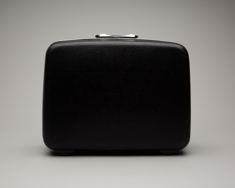 Image: flight attendant crew suitcase: United Airlines