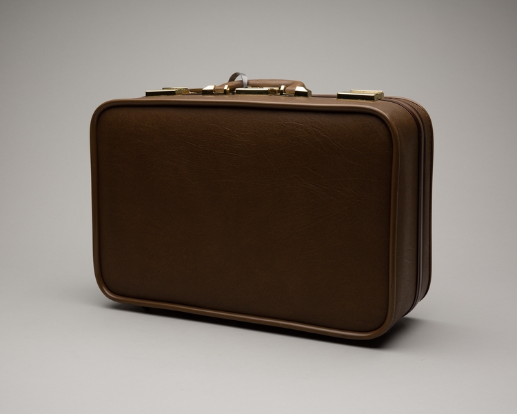 Image: crew suitcase: United Airlines (tan)