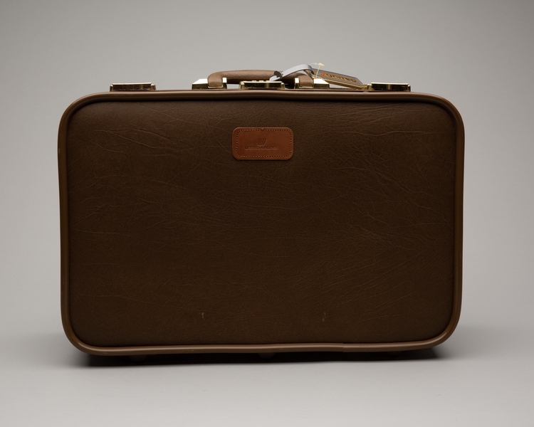 Image: crew suitcase: United Airlines (tan)