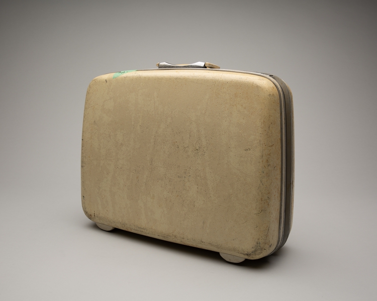 Image: flight attendant crew kit/suitcase: TWA (Trans World Airlines)