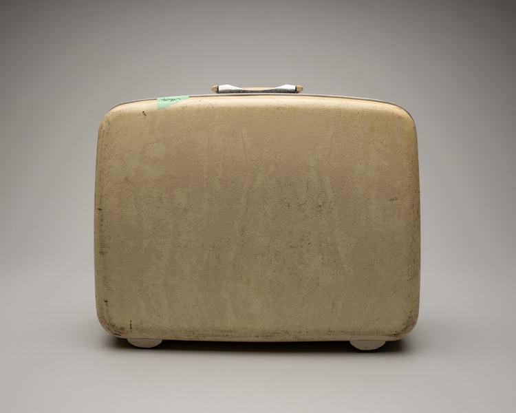 Image: flight attendant crew kit/suitcase: TWA (Trans World Airlines)