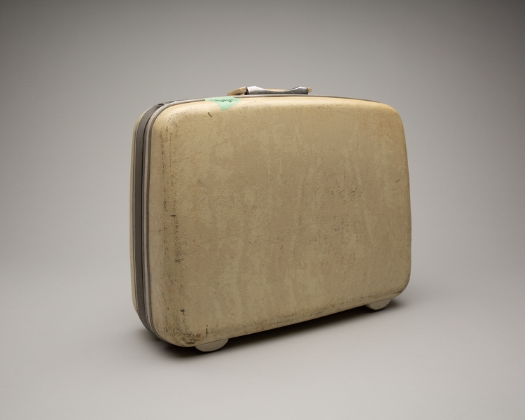 Image: flight attendant crew kit/suitcase: TWA (Trans World Airlines)