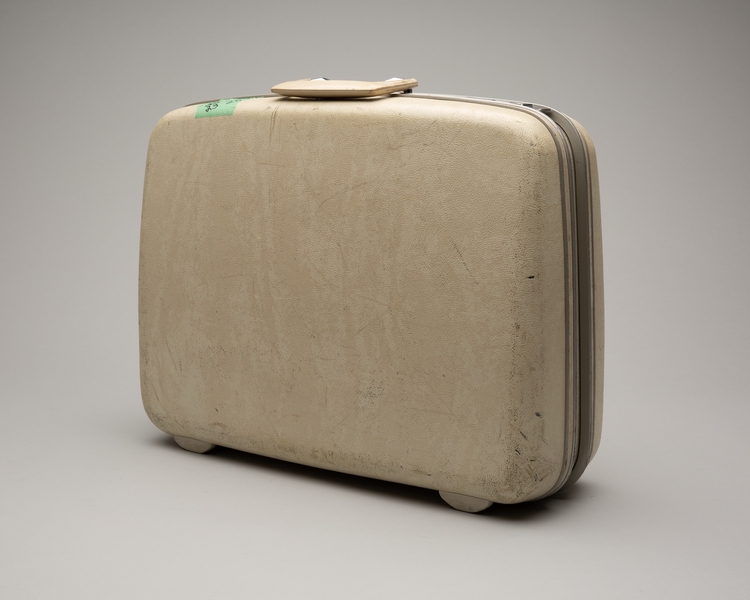 Image: hostess crew kit/suitcase: TWA (Trans World Airlines)