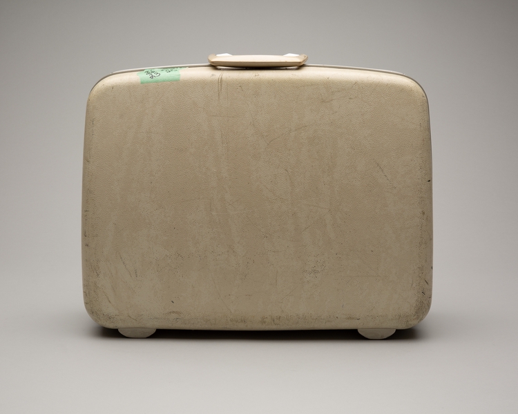 Image: hostess crew kit/suitcase: TWA (Trans World Airlines)