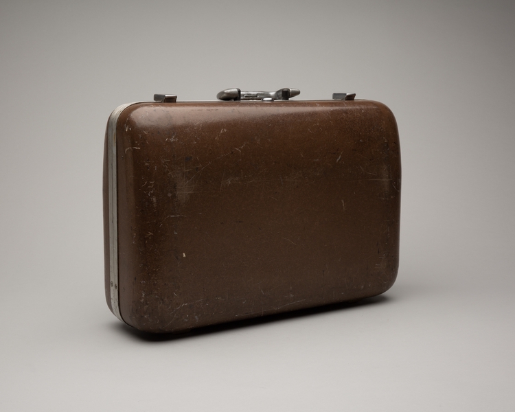 Image: hostess suitcase (crew kit): TWA (Trans World Airlines)