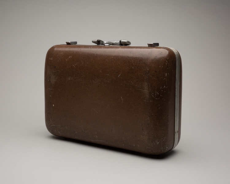 Image: hostess suitcase (crew kit): TWA (Trans World Airlines)