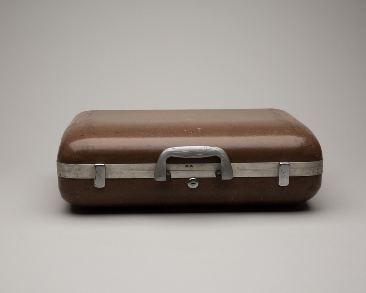 Image: hostess suitcase (crew kit): TWA (Trans World Airlines)