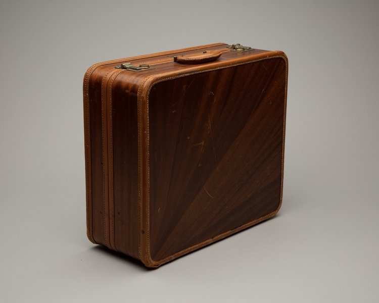 Image: suitcase: Modernaire, Earhart Luggage