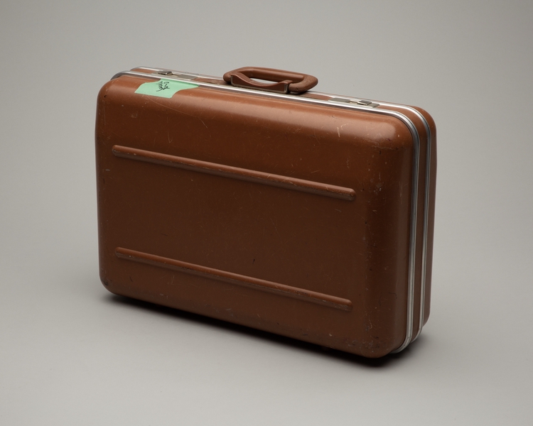 Image: flight attendant crew kit/suitcase: TWA (Trans World Airlines)