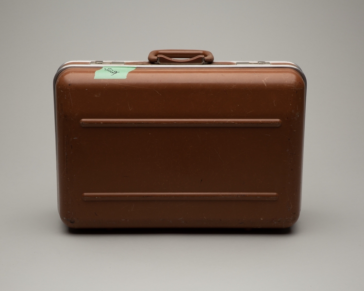 Image: flight attendant crew kit/suitcase: TWA (Trans World Airlines)